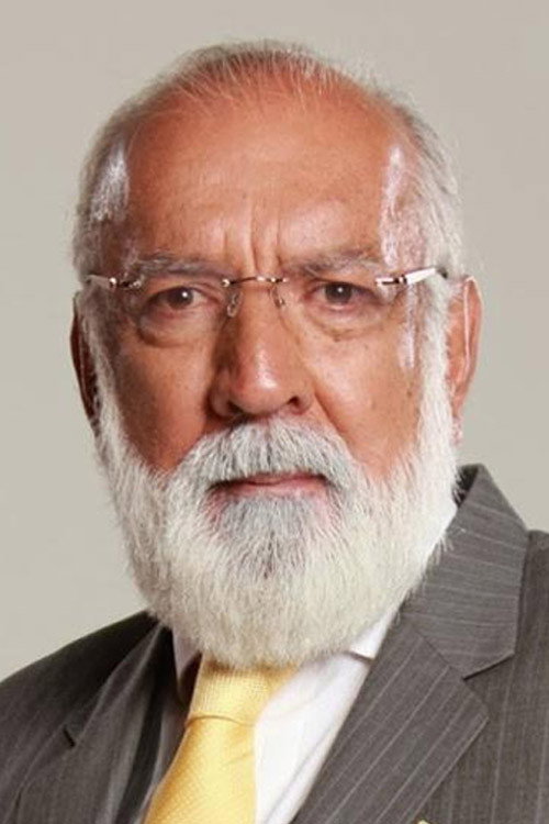 Gustavo Angarita as Padre Luis in La estrategia del caracol