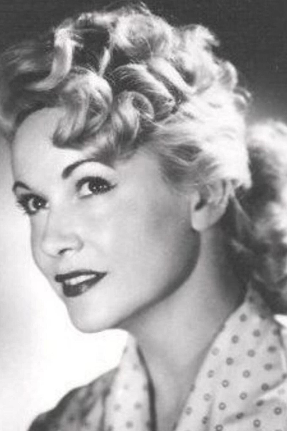 Liliane Bert as Thérèse in La Flambée