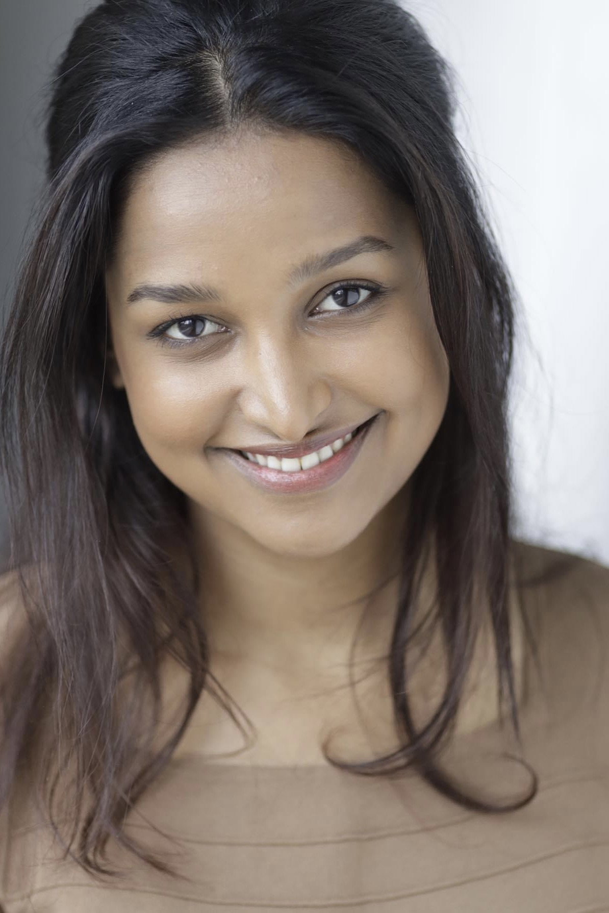 Novera Rahman as Naima in Rickshaw Girl