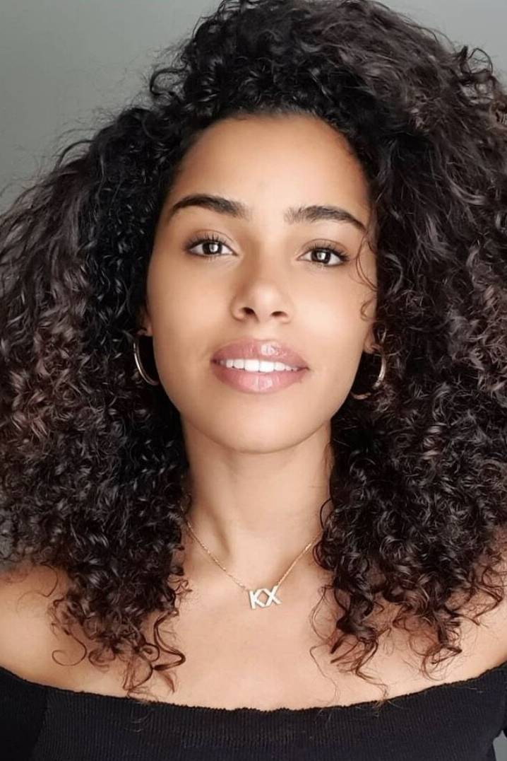Prudence Leroy as Justine Daoust in Tout pour la lumière