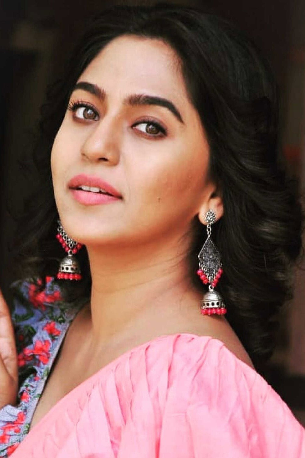 Mrunmayee Deshpande as Damayanti Daulatrao Deshmane in Chandramukhi