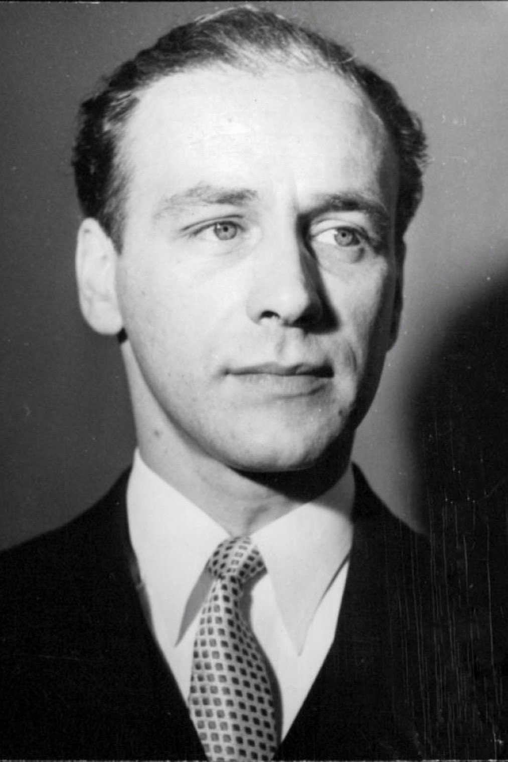 Olof Bergström as Shu Fu in The Good Person of Szechwan