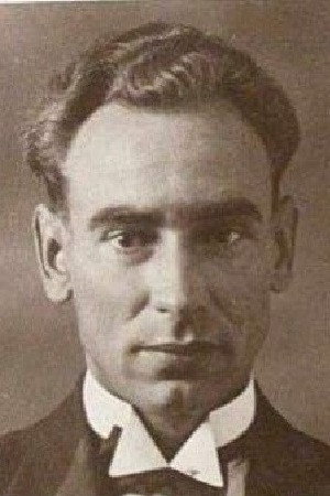 Ēvalds Valters as Dundurs in Captain Nulle