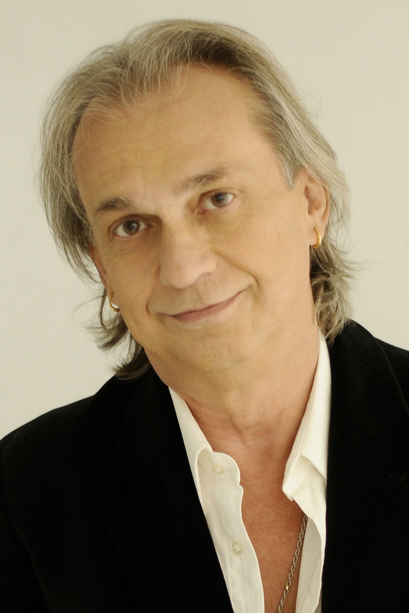 David Lebón as Self in Bios. Vidas que marcaron la tuya: Charly García