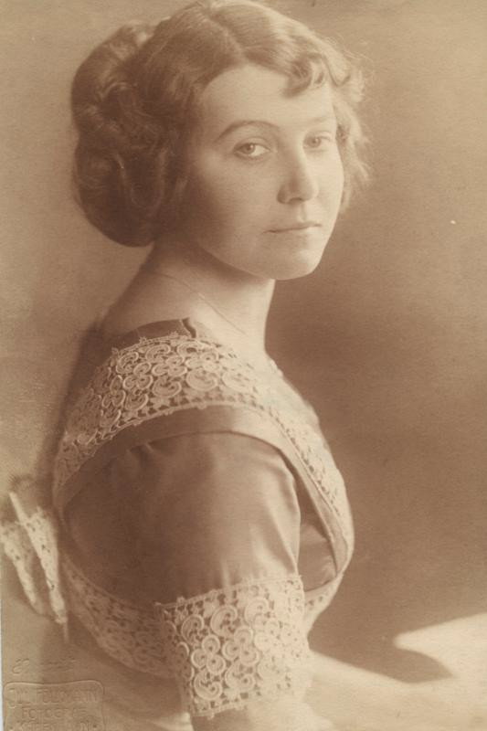 Gudrun Houlberg as Sylvia in Everyman