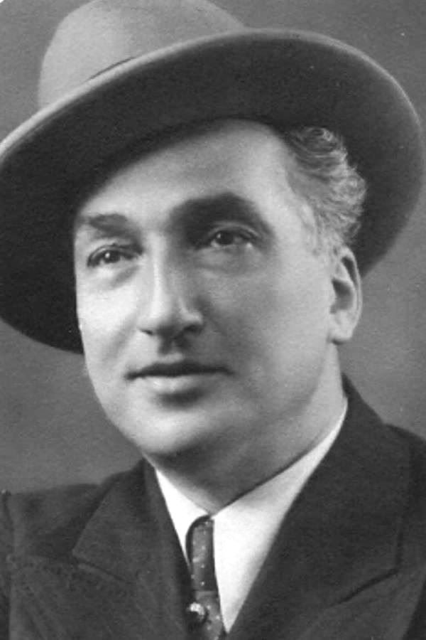 Achille Majeroni as L'impresario Arnaldi in Mamma