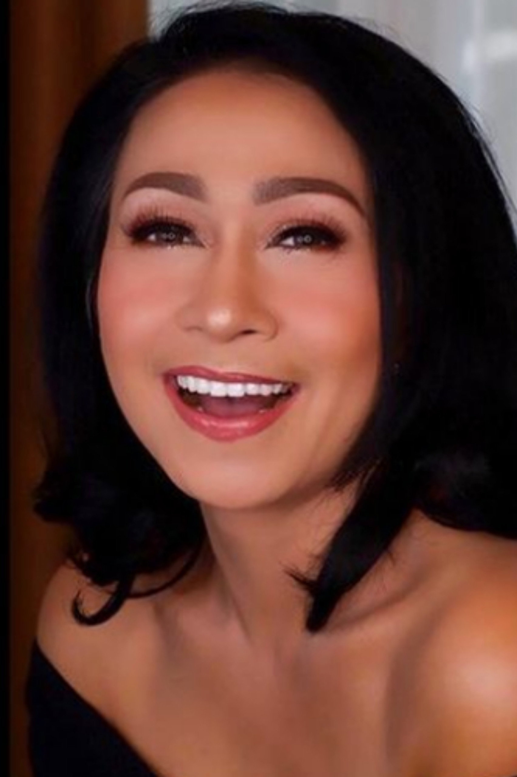Dini Vitri as Bu RT in Tuyul: Part 1