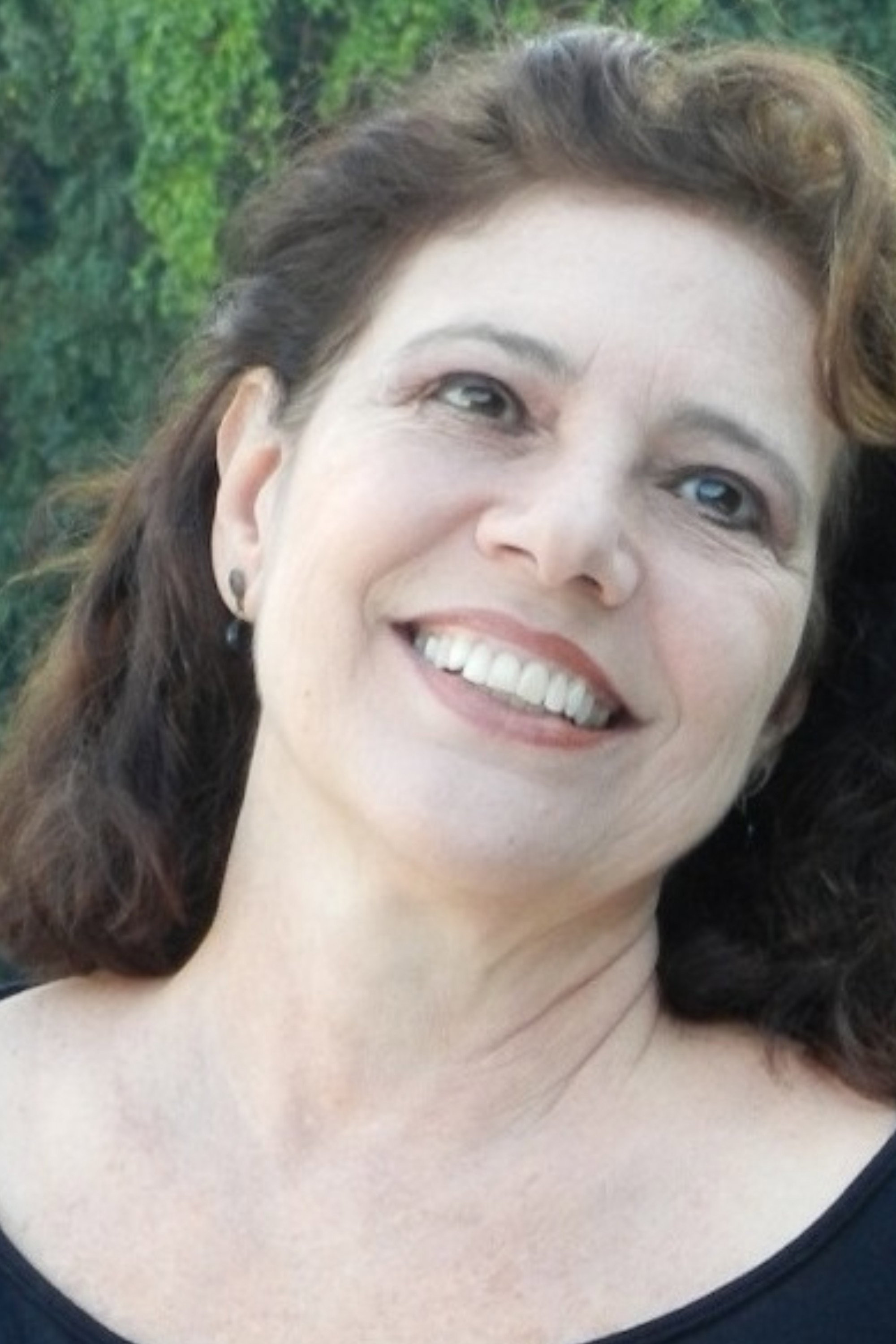 Anita Terrana as Carolina in Vó, a Senhora é Lésbica?