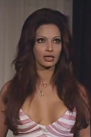 Mona Ibrahim as Lola in Mr. Ayub
