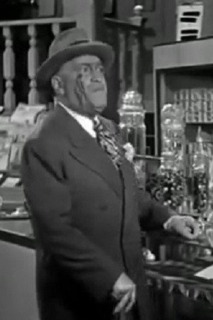 Victor Travis as Onlooker in doorway in Bachelor Daze