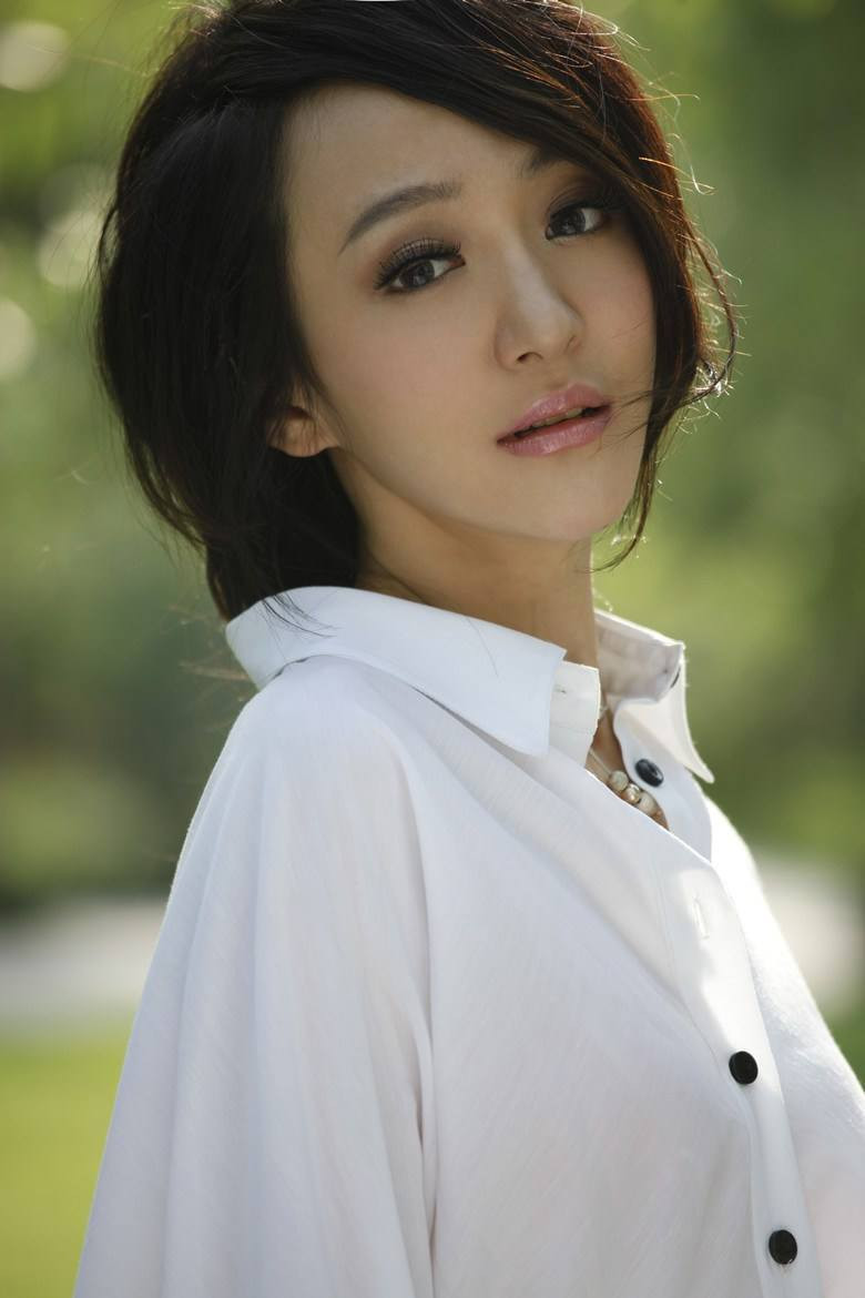 Wang Zitong as Zhan Ning'er in The Dark Lord