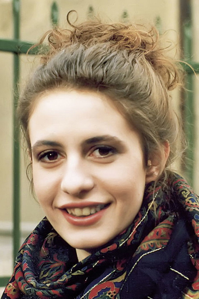Milena Pavlović Čučilović as Višnja in Chasing Luck(y)