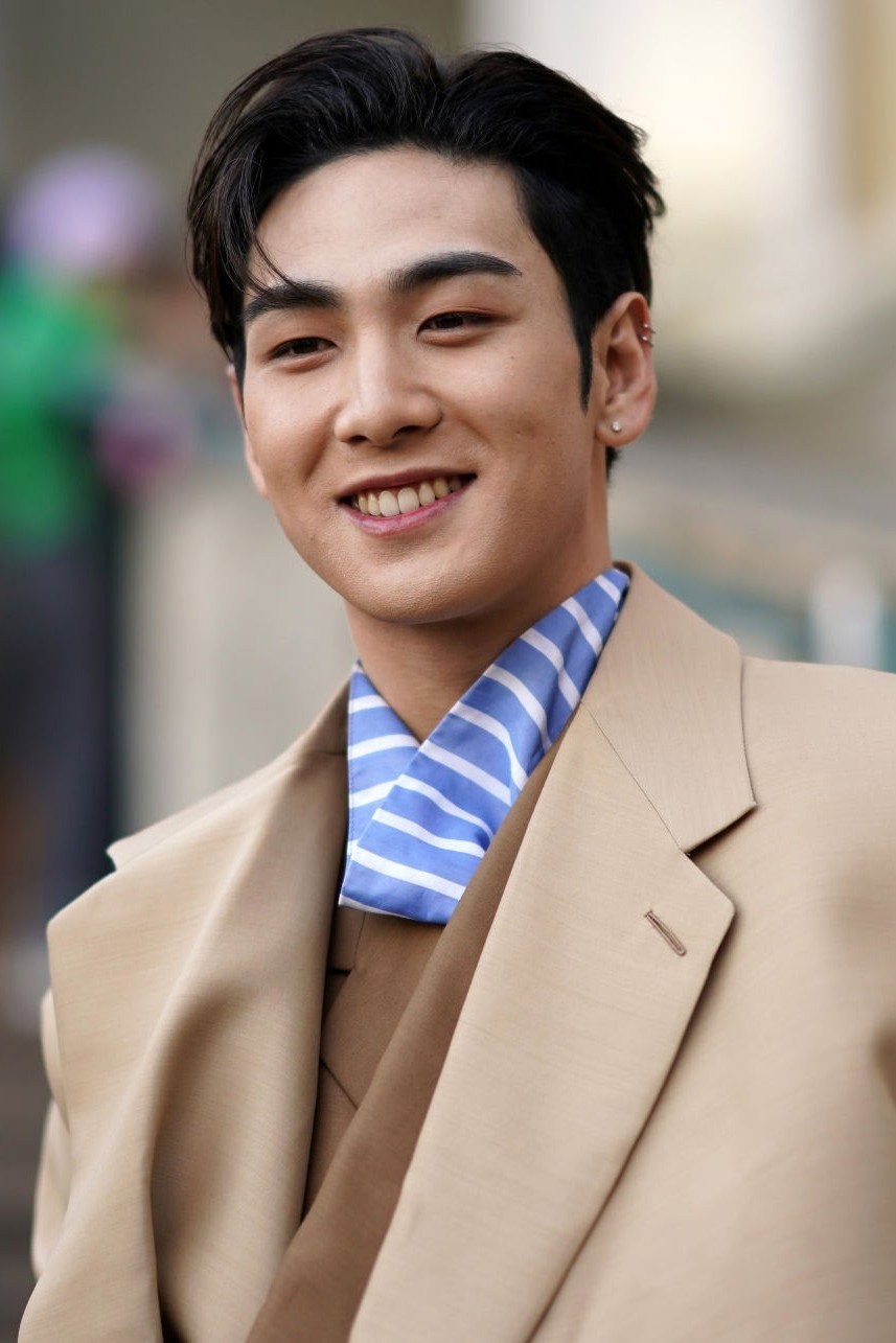 백호 as Self - Judge in Build Up: Vocal Boy Group Survival