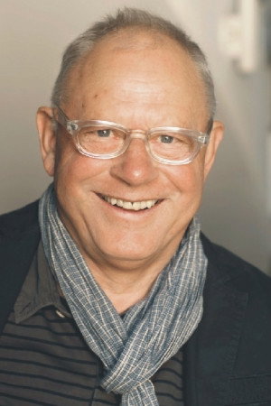 Kaspar Eichel as Ronald 'Ronny' Seiffert in Aerolina