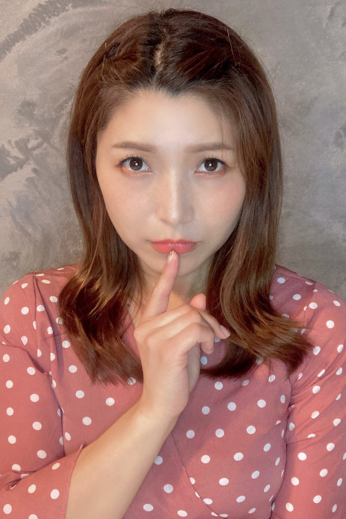 新田恵海 as Serina Akesaka (voice) in Irodorimidori