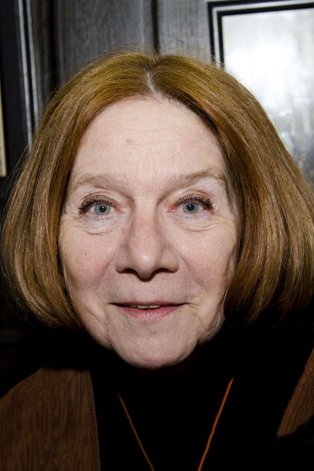 Ľudmila Swanová as babička in Zore
