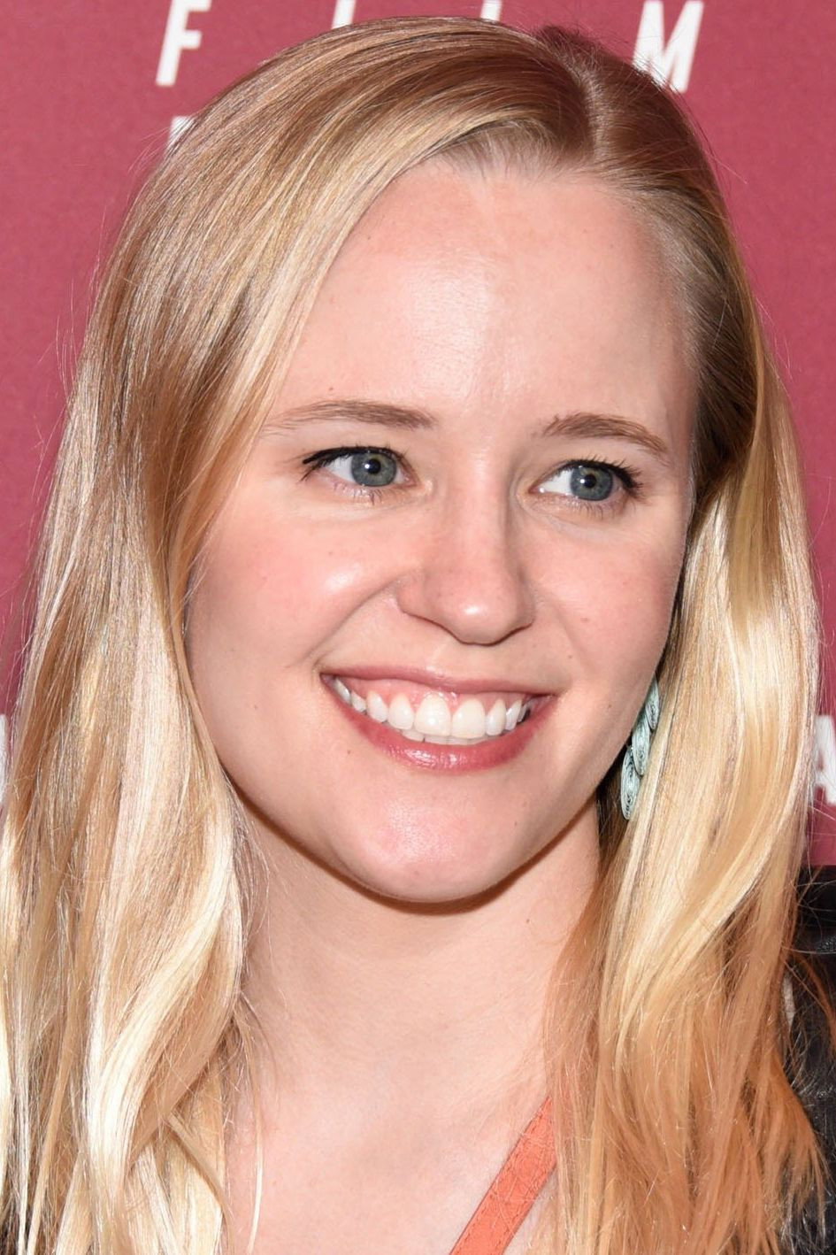 Kelly O'Sullivan as Vicki in The Graduates