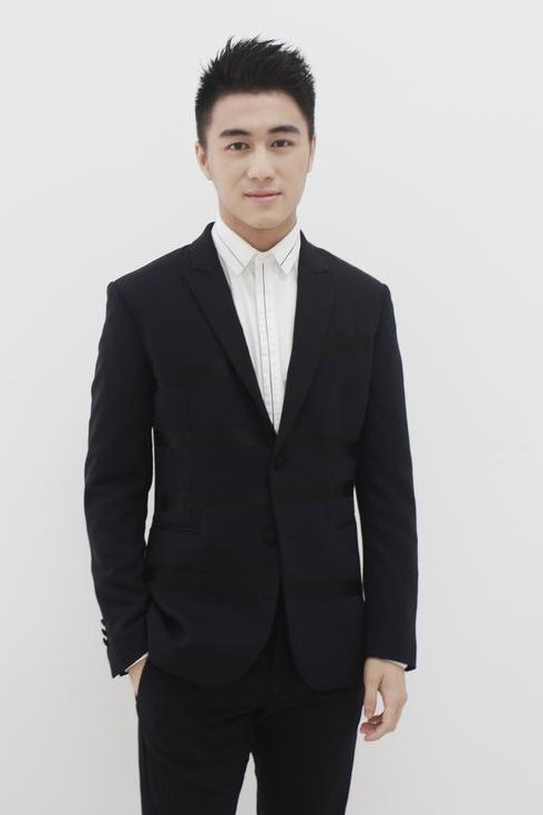 何猷君 as Self in Happiness Trio