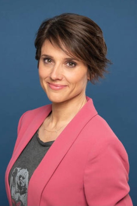 Mélanie Taravant as Self - Host in C médiatique