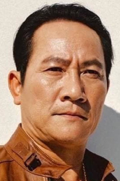 Hoàng Hải as Ông Chiểu in Walking in the Bright Sky