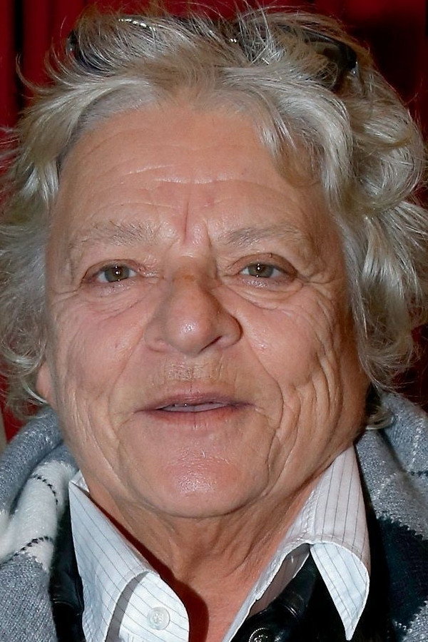 Josée Dayan as Self in Muriel Robin, oser être soi...