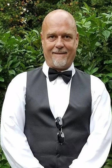 Aaron Mitchell as Mall Shopper in Camera Store