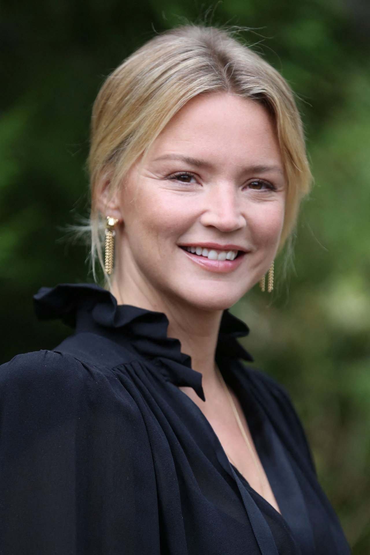 Virginie Efira as Angèle in The Perfect Date