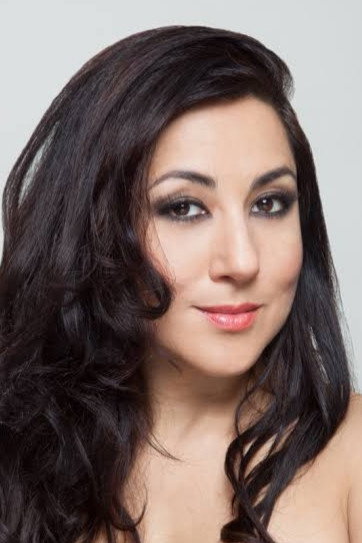 Laura de Ita as Dependienta Zapatería in Expiration Date