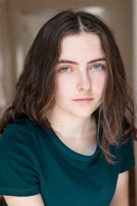 Zoé Richard as Estelle in The Future Awaits
