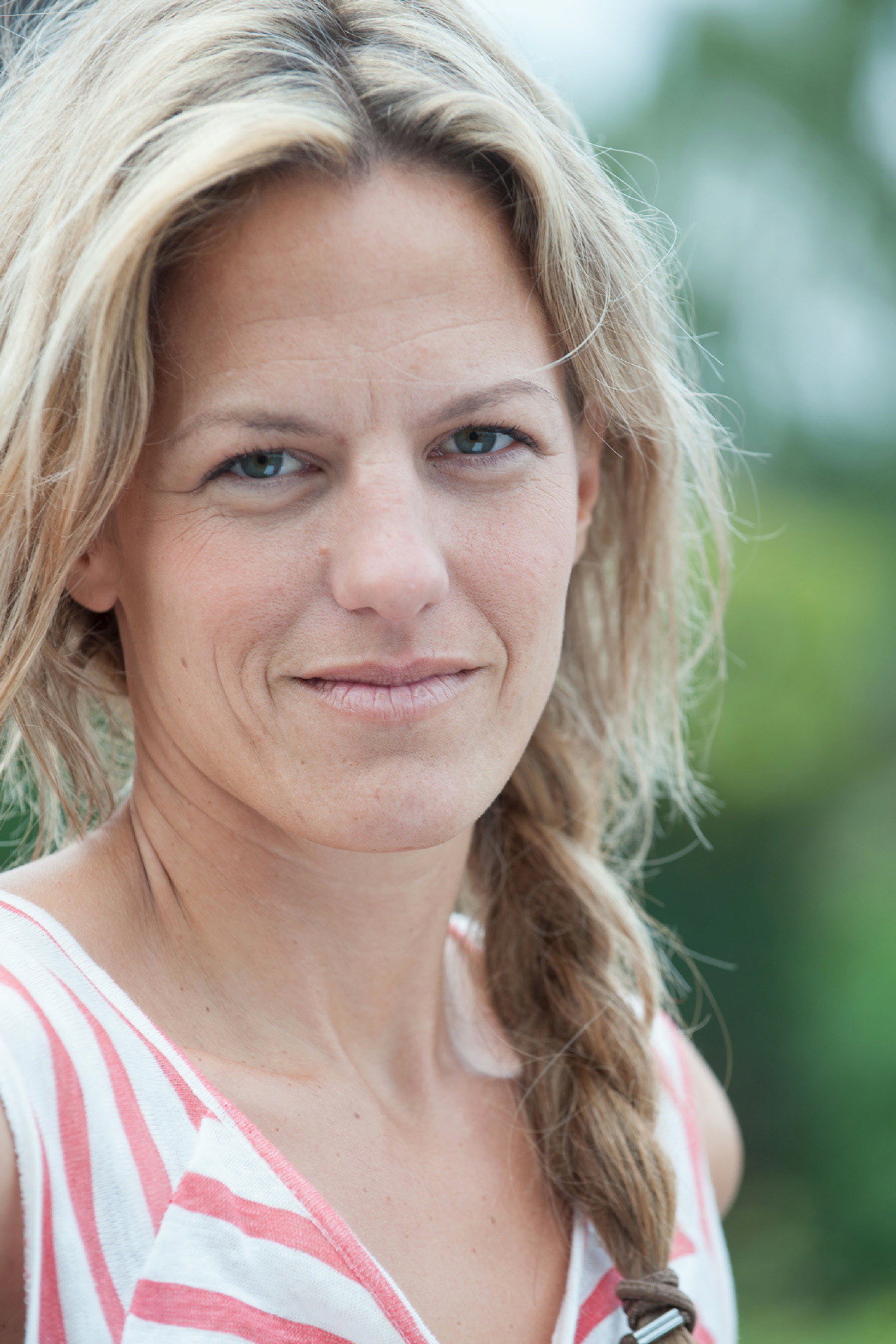 Janna Striebeck as Brigitte Schröder in Die Albertis
