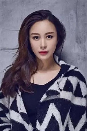 Zhang Kai Yi as Alice in Royal Sister Returns