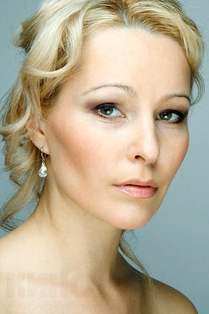 Наталья Панова as Svetlova in Apple & Onion