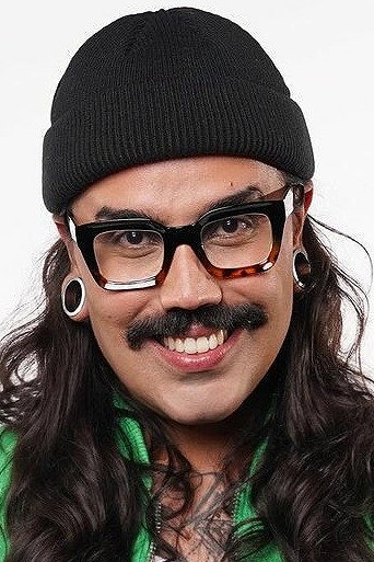Eduardo Camargo as Self - Host/Judge in Corrida das Blogueiras