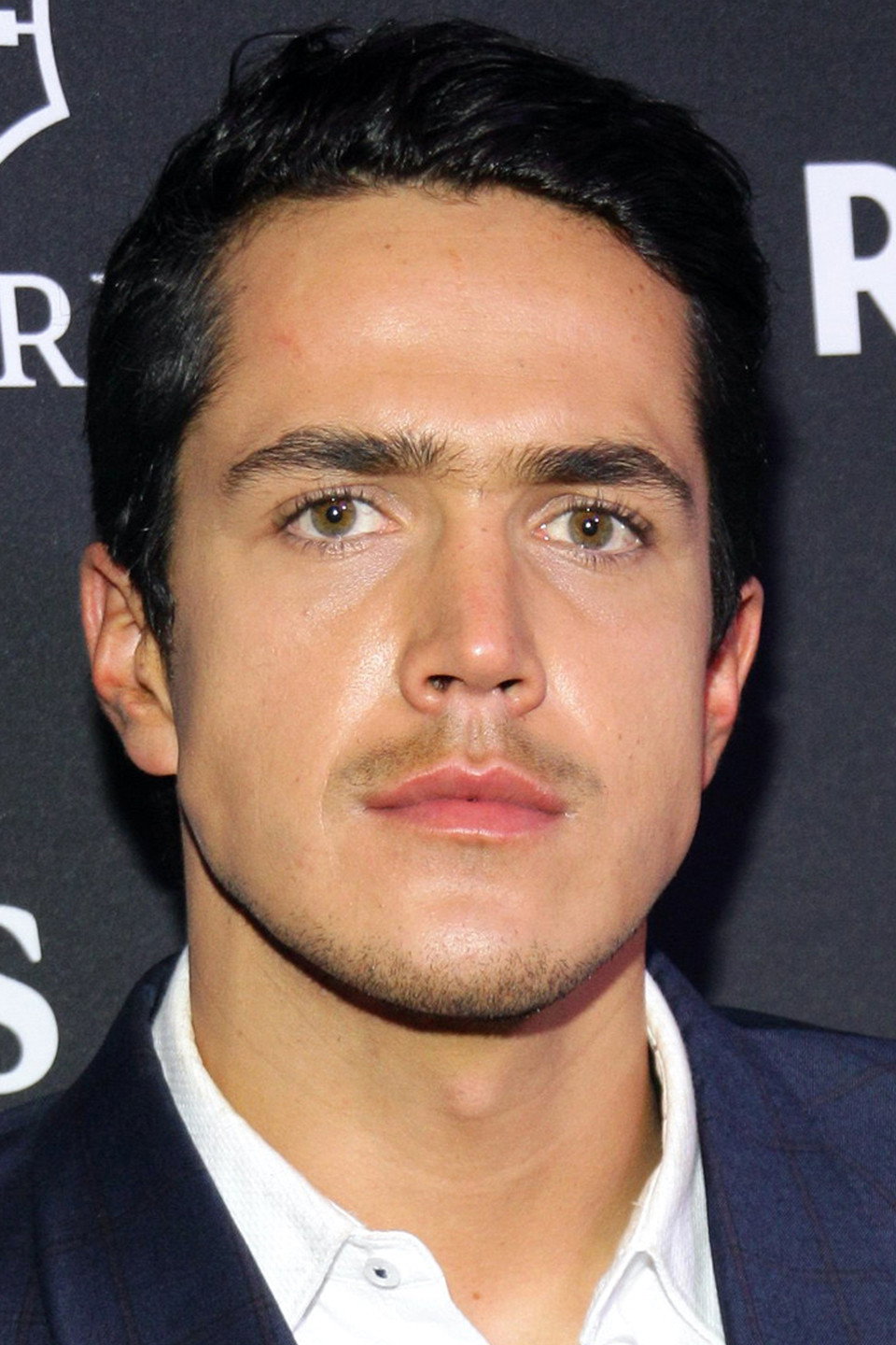 Mario Morán as Mauricio Iriarte San Román in Hijas de la luna