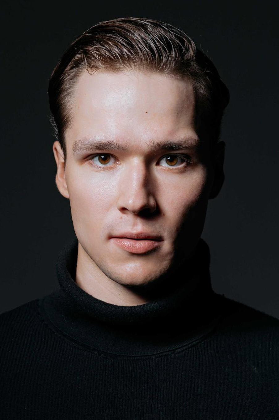 Никита Кучихидзе as Олег in Rooks
