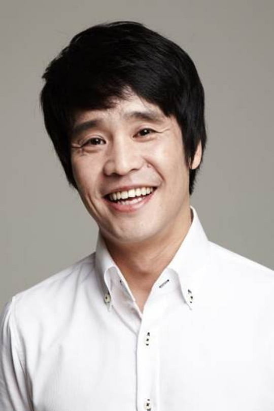 송재룡 as Hoktal in I Am Not a Robot