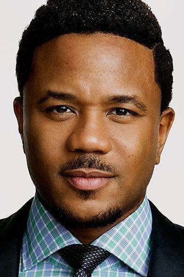 Hosea Chanchez as Officer Grooms in 96 Minutes