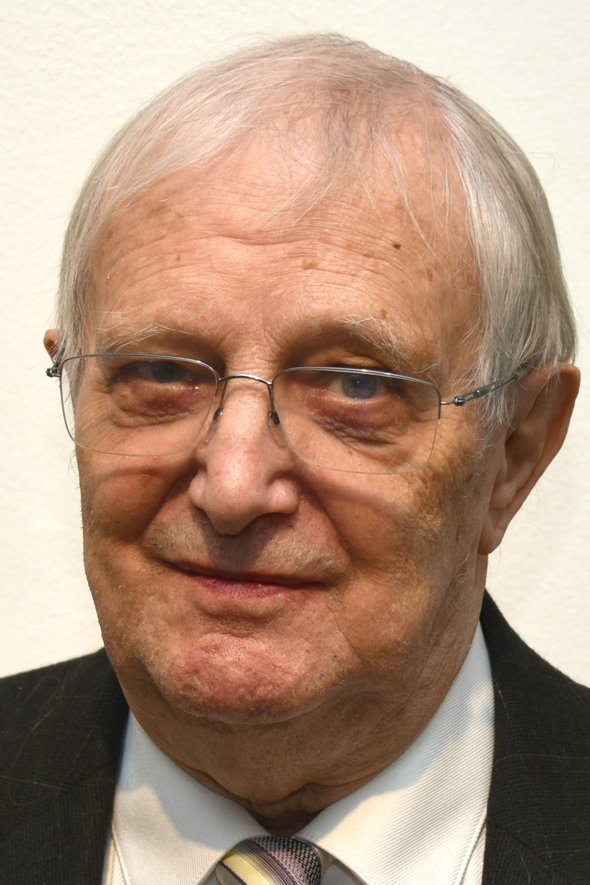 Jiří Suchý as Self in Pavel Žalman Lohonka „75“