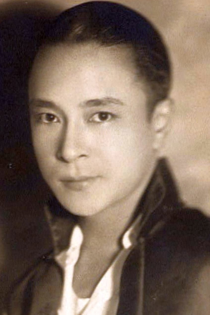 Honorable Wu as Molugi in The Crime of Doctor Hallet