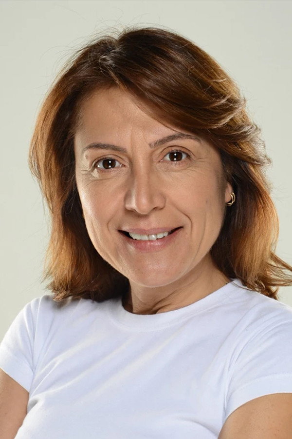 Asuman Dabak as Cemile Şakrak in The Misfits