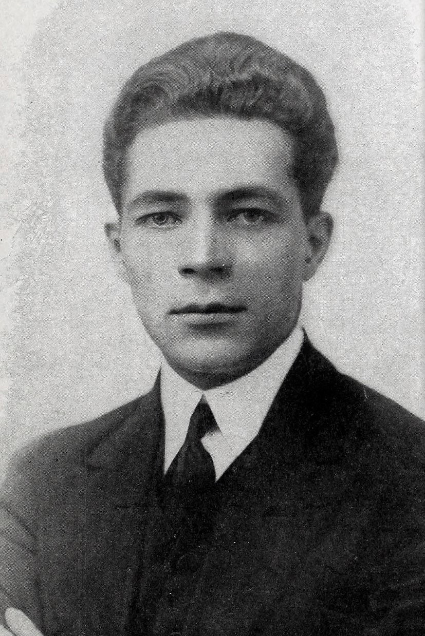 Arthur Housman as The Obtrusive Gentleman in Sunrise: A Song of Two Humans