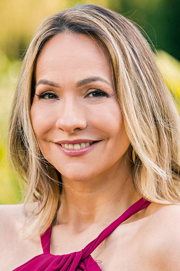 Maria Beltrão as Self - Host in É de Casa