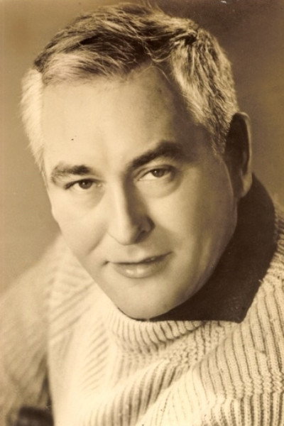 Helmut Schreiber as Tom Hutter in Chingachgook: The Great Snake