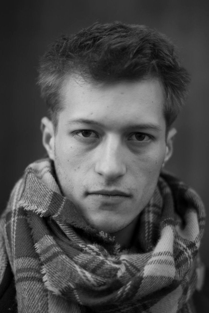 Gilles Marti as Louis in dr Bsundrig