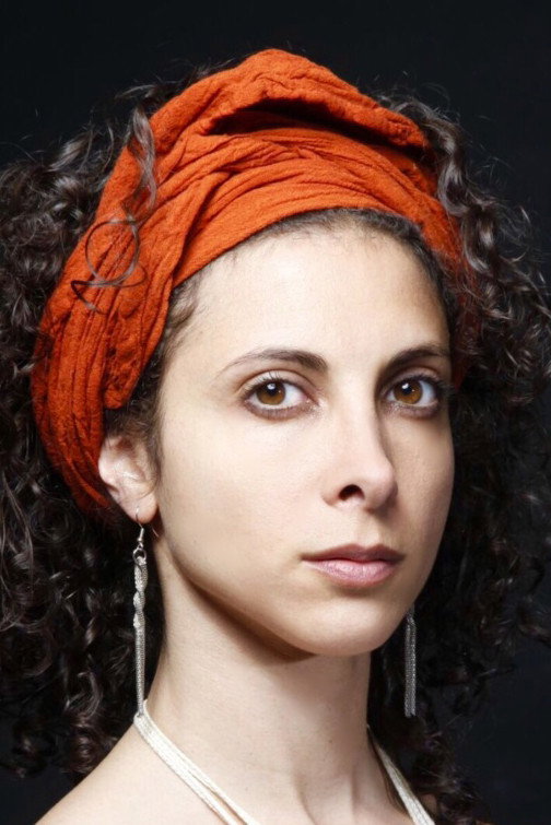 Dominique Aref as Paula in 2061. Nach dem Frieden