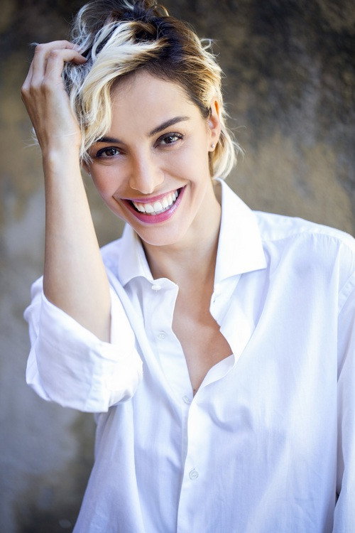 Elena Cucci as Sara in Closer