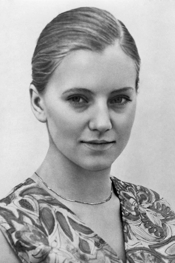 Татьяна Бедова as Olya in Hail, Mary!