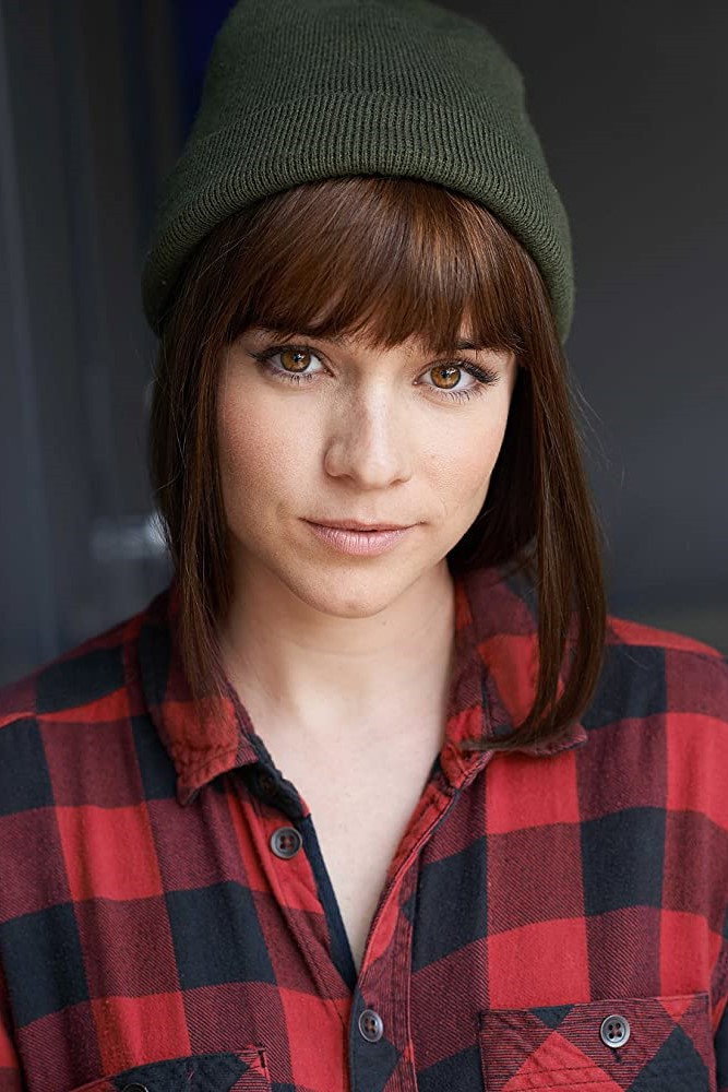 Renée Felice Smith as Beck in The Relationtrip