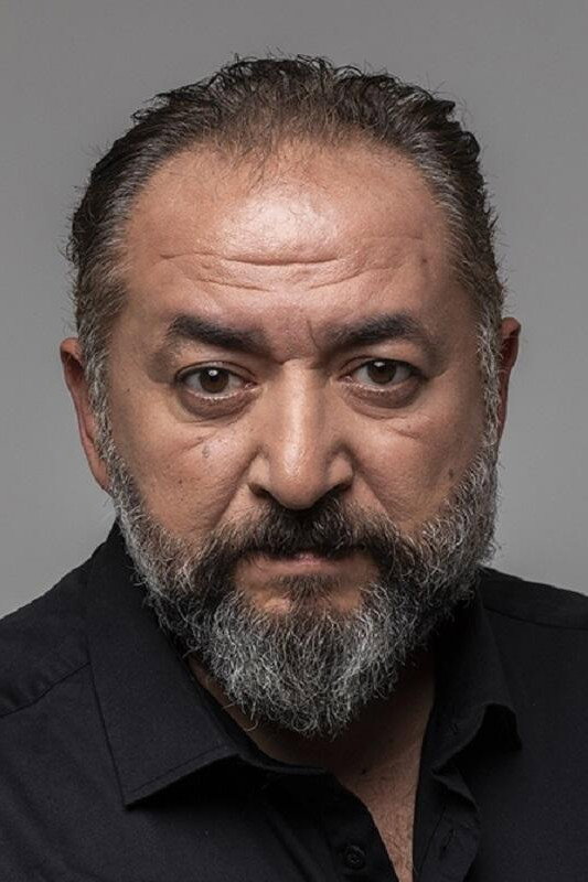 Levent Ünsal as 2. Müdür in Pardon