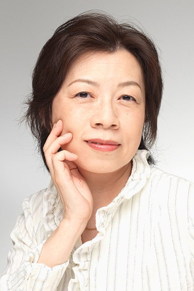 大草理乙子 as Kumiko in Mr. Long